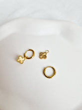 Lade das Bild in den Galerie-Viewer, Hoops 'flower' - gold