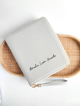 Lade das Bild in den Galerie-Viewer, Reise/ Familien Organizer (Grau)