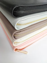 Lade das Bild in den Galerie-Viewer, Reise/ Familien Organizer Kranz (versch. Farben)