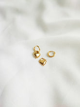 Lade das Bild in den Galerie-Viewer, Ohrring 'Loved' gold