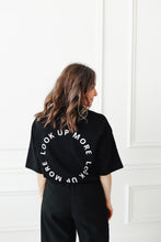 Lade das Bild in den Galerie-Viewer, Look up more - Oversize Shirt unisex (schwarz)