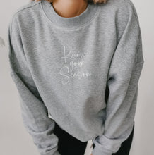 Lade das Bild in den Galerie-Viewer, Oversize Sweater 'Know your Season'
