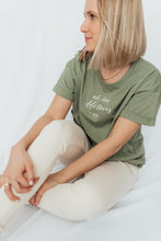 Lade das Bild in den Galerie-Viewer, Boyfriend Shirt 'oh how he loves us'