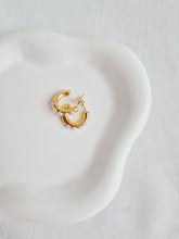 Lade das Bild in den Galerie-Viewer, Stecker &#39;perle&#39; - gold
