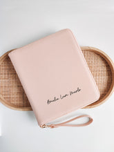 Lade das Bild in den Galerie-Viewer, Reise/ Familien Organizer (Rosa)
