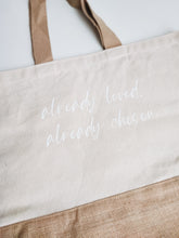 Lade das Bild in den Galerie-Viewer, Baumwoll-Jutetasche &#39;already loved. already chosen &#39;
