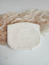 Lade das Bild in den Galerie-Viewer, Accessoires Tasche &#39;geliebt, getragen, gesegnet&#39;
