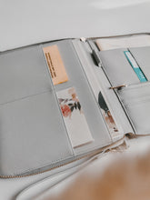 Lade das Bild in den Galerie-Viewer, Reise/ Familien Organizer Kranz (versch. Farben)
