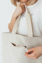 Lade das Bild in den Galerie-Viewer, Shopper &#39;Gott ist mein lieblings Designer&#39;
